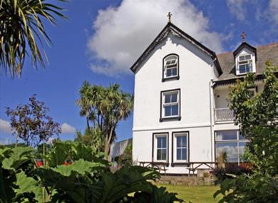 Friendly Ashleigh House, licensed guest house located in Kingsbridge.