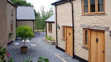 Kerswell Farmhouse B&B - The Courtyard