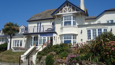 The Sand Pebbles Hotel and Restaurant